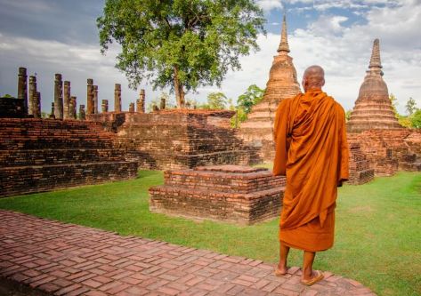 buddhist-monk-ancient-ruins-ayutthaya-thailand