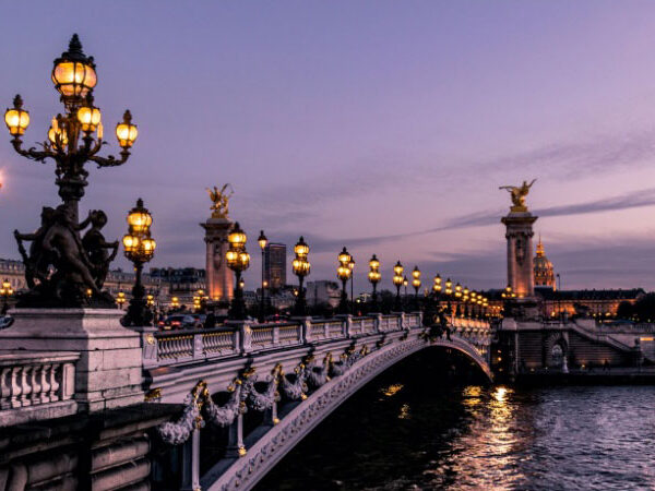 paris-bridge-leonard-cotte-r5scocnoodm-unsplash