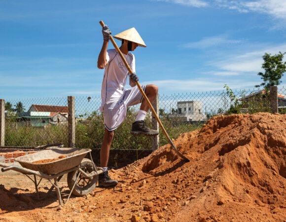 vietnam-hat-student-construction-site-janaasenbrennerova