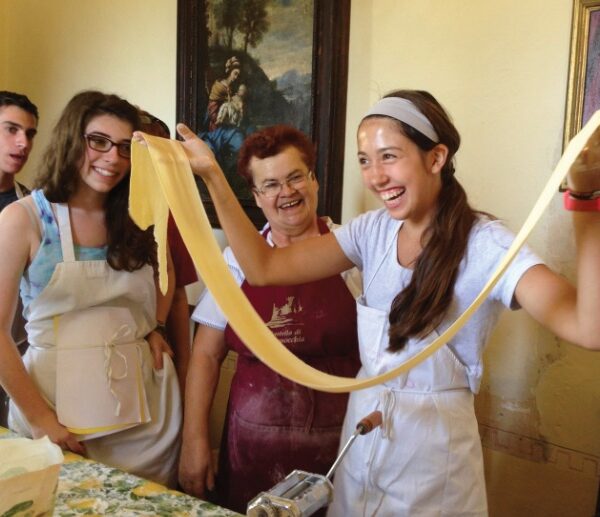 student-making-pasta-farm-to-table-italy-0ceit_jillsantopietro-62