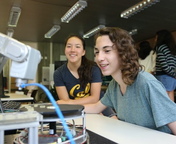 students-in-robotics-lab-cern