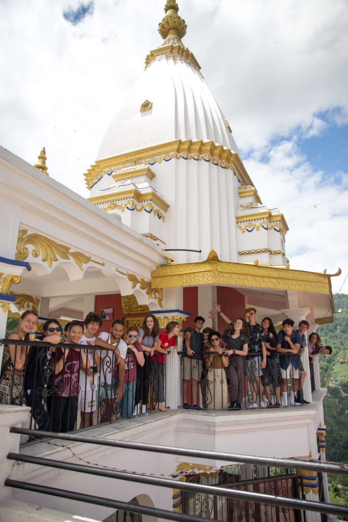 students-nepal-temple-kikibaxter