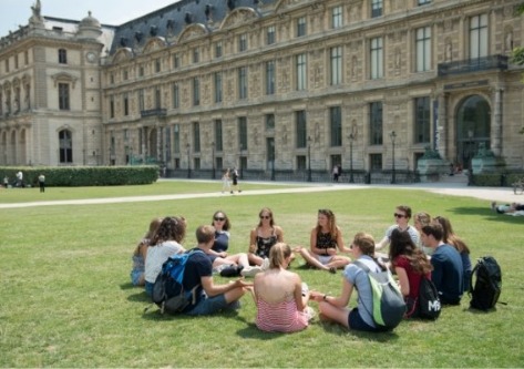 student-group-tuileries-garden_thumbnail