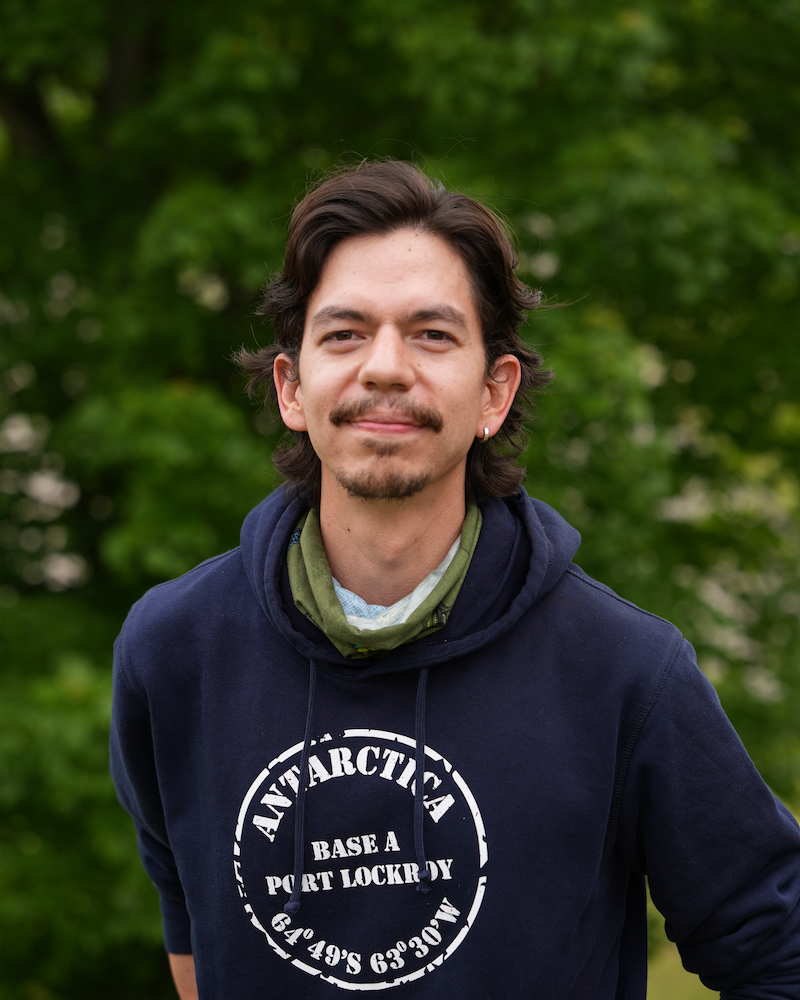 Headshot of Luis L.